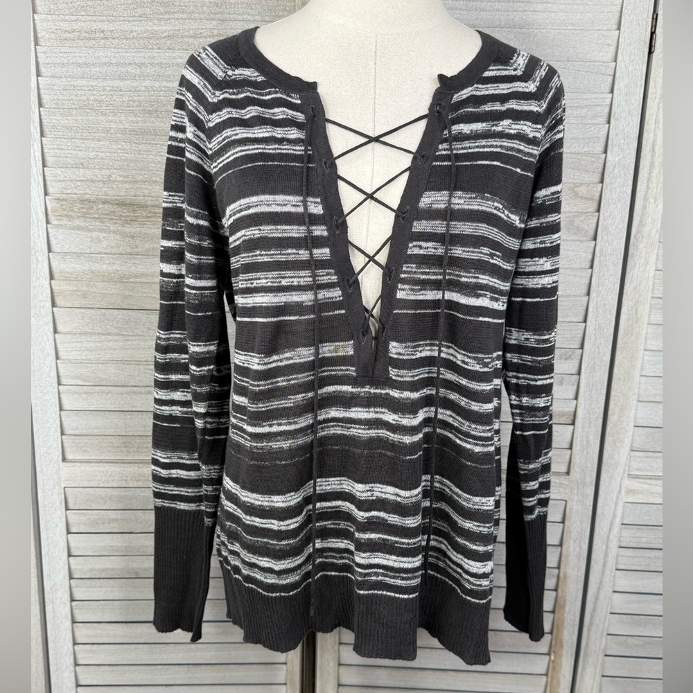 CHASER Women's Lightweight Lace Up 100% Linen Sweater Black/White Stripe-Medium